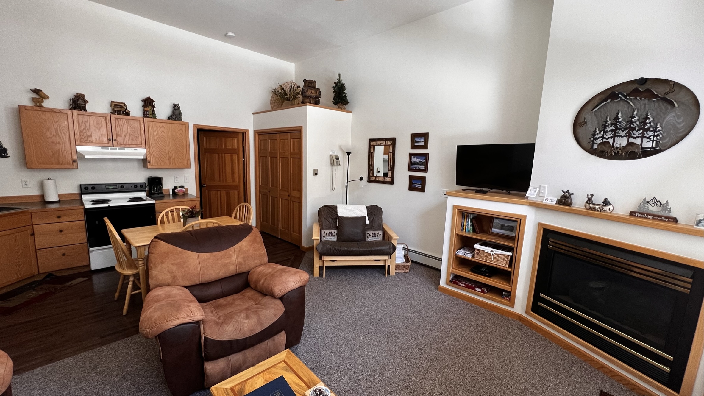 River Stone 1 bedroom living area 2