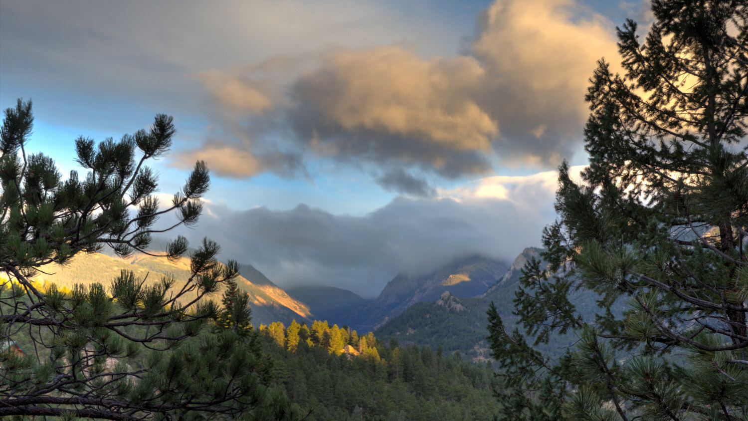 River Stone Resorts and Bear Paw Suites mountains